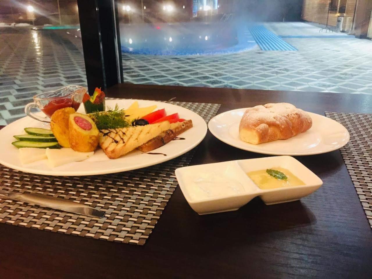 Barhat Hotel & Spa Taraz Eksteriør billede